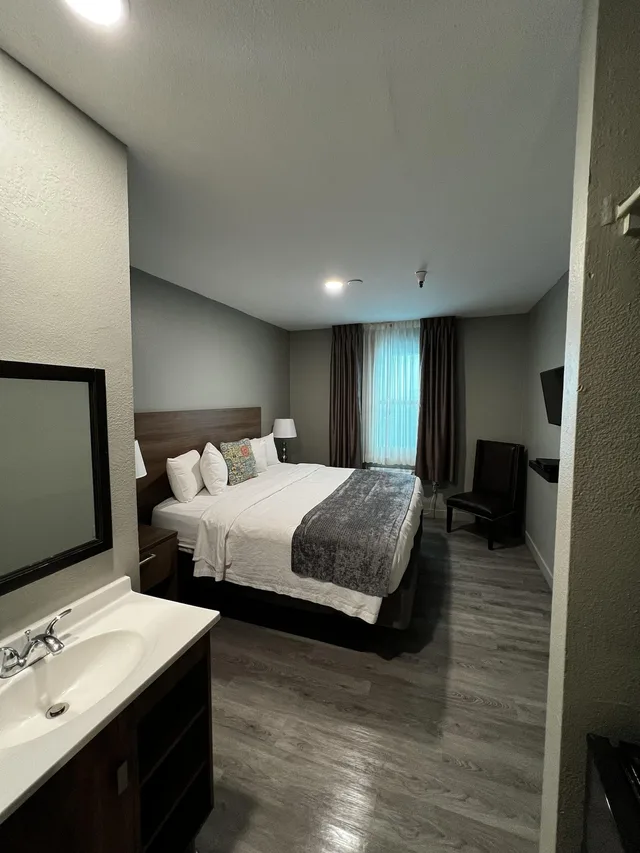 Room, King Bed, Urban Boutique Hotel 7/10