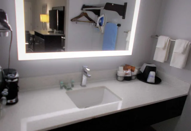غرفة بسرير كينج، Studio6 Suites Richland, MS / Jackson 4/4