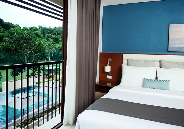 Lagoon, Premier, 2 Queen Beds, Pool View، Fairways And Bluewater Newcoast Boracay 3/4