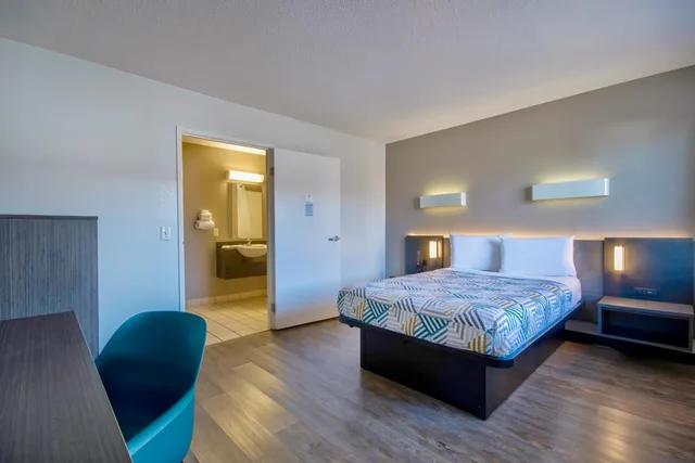 غرفة بسرير كوين للمدخنين، Motel6 Santa Fe, NM 3/10