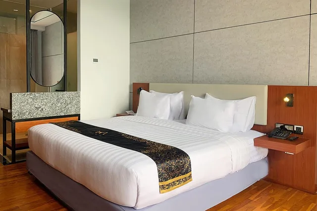 غرفة بسرير مزدوج بإطلالة على المسبح، Grand Miami Hotel 1/1