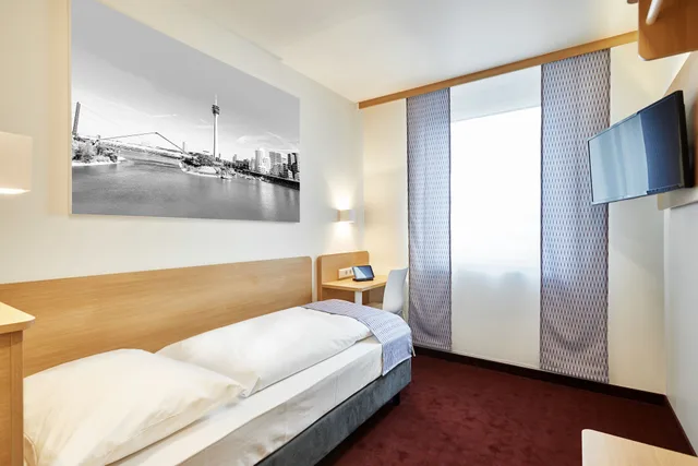 غرفة بزنس مفردة بسرير فردي، Mcdreams Hotel Düsseldorf-City 1/3