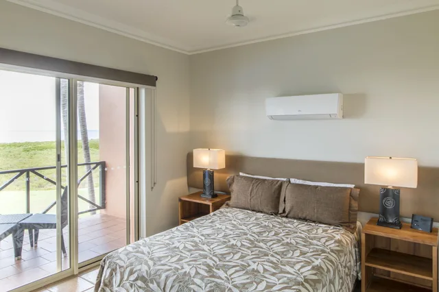 2 Bedrooms, Murphy and Twin Beds, Queen Bed, Bay View، Moonlight Bay Suites 2/6