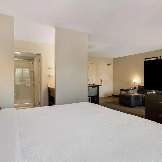 جناح استوديو بسرير كوين بحوض استحمام لذوي الإعاقة، Sonesta ES Suites Parsippany Morris Plains 2/3