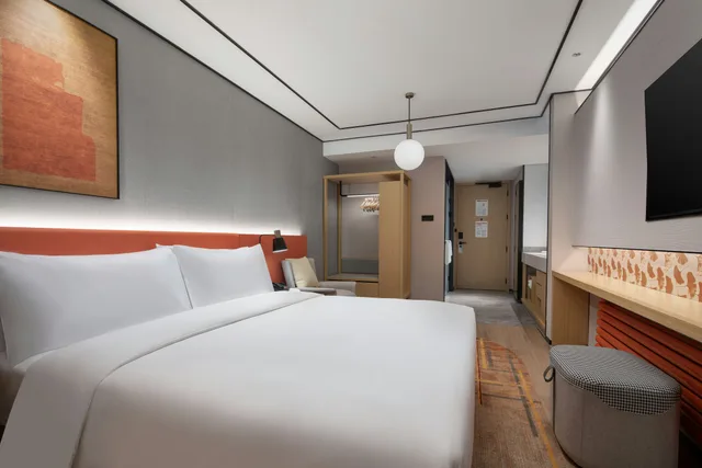 Guest Room, King Bed, Hilton Garden Inn Chengde Mountain Resort 1/3