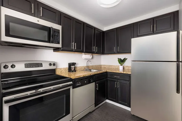 جناح بسرير كوين بغرفة نوم واحدة، Homewood Suites by Hilton Manchester/Airport 2/4