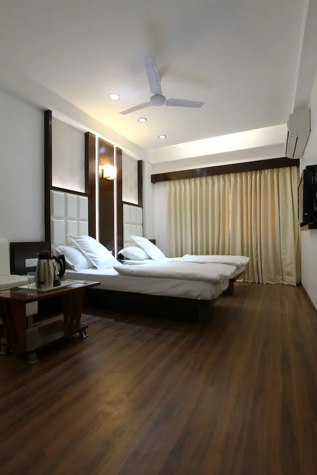 غرفة تنفيذية بسريرين منفصلين، HOTEL ATITHI 2/5