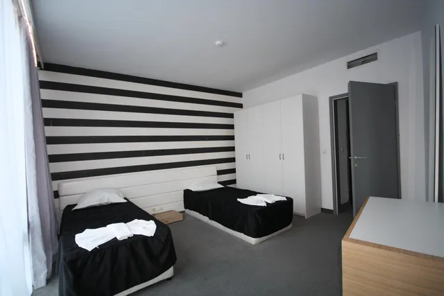 2 Bedrooms, Apartment, Balcony, Riviera Blue 4/4