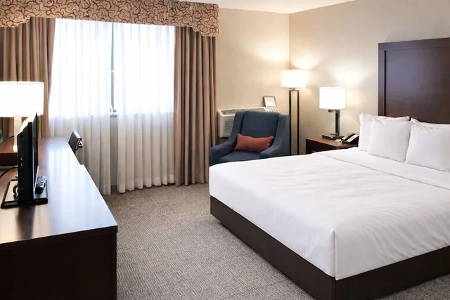 Room, King Bed, Accessible, Comfort Inn Farmington Hills - Detroit Northwest 1/6