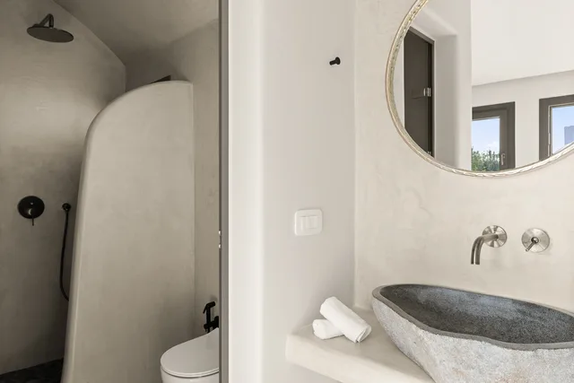 جناح جونيور بحوض جاكوزي، Aeon Suites - Adults Only By Mr and Mrs White 4/5