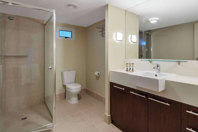 شقة بسرير كينج وسريرين منفصلين بإطلالة على البحر بغرفتي نوم، Oaks Hervey Bay Resort and Spa 4/4