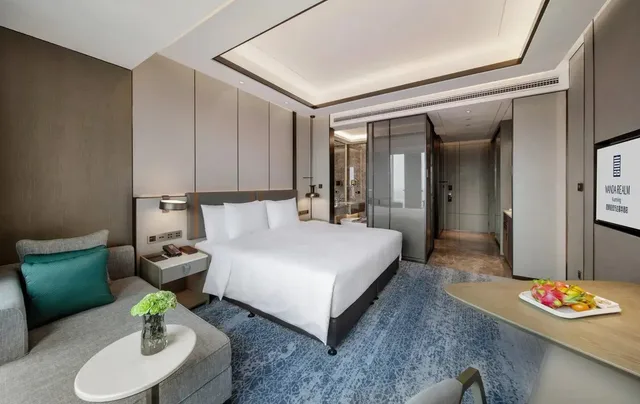 Deluxe, King Bed, Wanda Realm Kunming 2/2