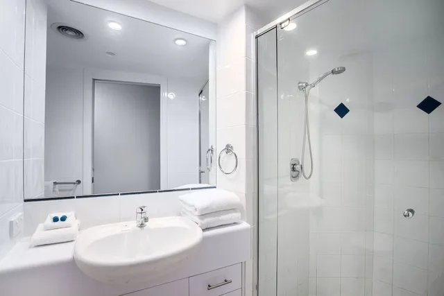3 Bedrooms, Apartment, 2 Queen and Twin Beds, Partial Sea View, Watermark Resort 3/3