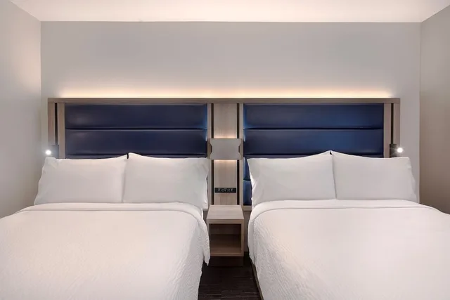Standard Room 2 Double Beds, Holiday Inn Express - New York City Chelsea 5/10