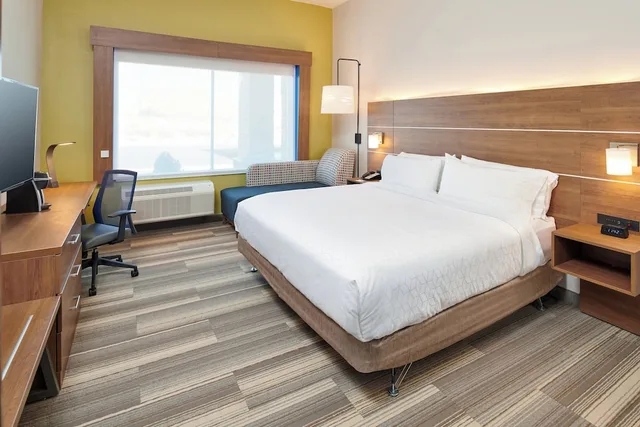 غرفة قياسية بسرير كينج، Holiday Inn Express and Suites Taylor 1/4