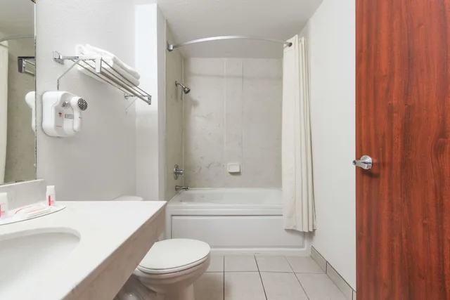 Standard, King Bed, Super 8 by Wyndham Weatherford 6/6