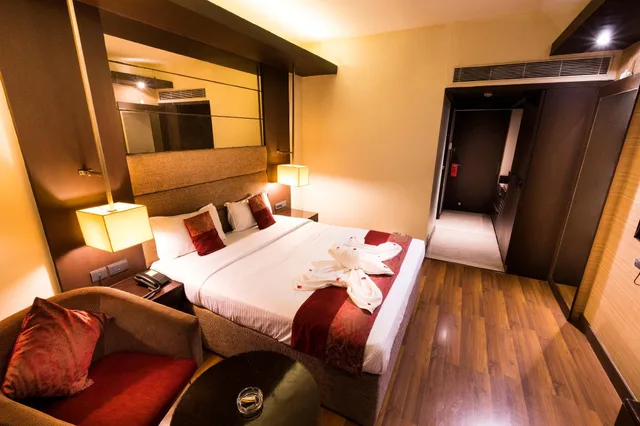 غرفة تنفيذية، Grand Residence 2/2