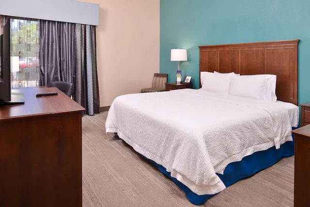 غرفة بسرير كوين لذوي الإعاقة، Spark by Hilton Decatur 2/3