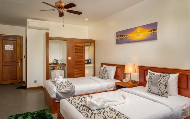 غرفة ديلوكس بسريرين منفصلين بإطلالة على المسبح بشرفة، Savada Angkor Boutique Hotel 1/5
