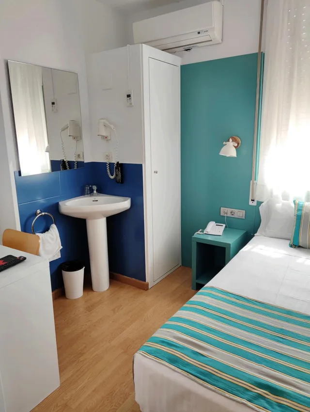 غرفة مفردة بحمام مشترك، Yomo Hostal BCN Port 1/1