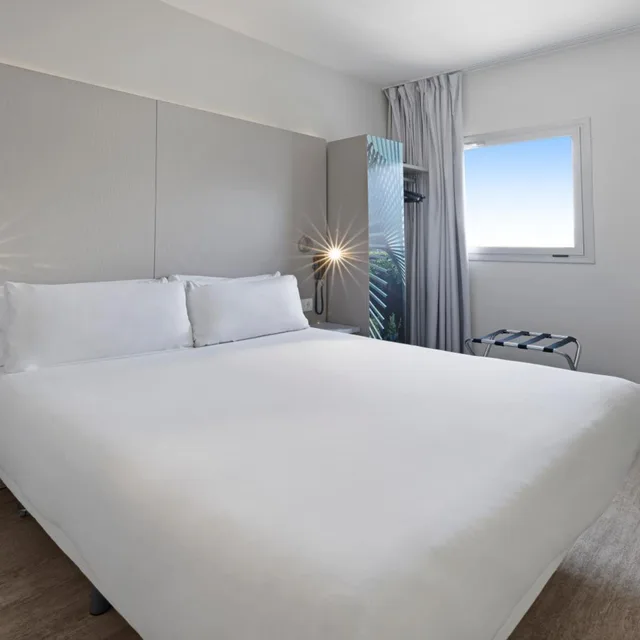 Superior, Double Bed, B&B HOTEL Girona 2 2/9