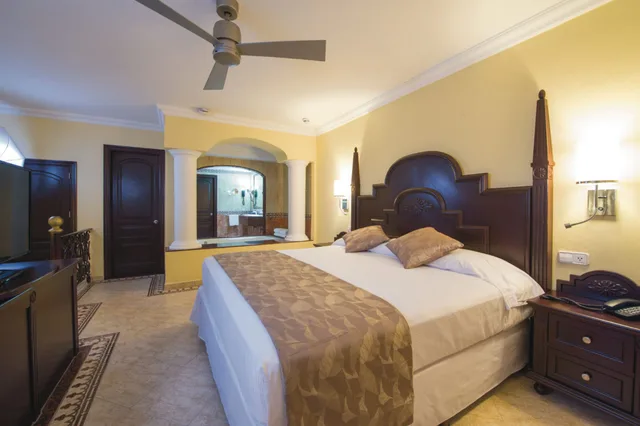 جناح بإطلالة على البحر بحوض جاكوزي، Riu Palace Cabo San Lucas 1/4