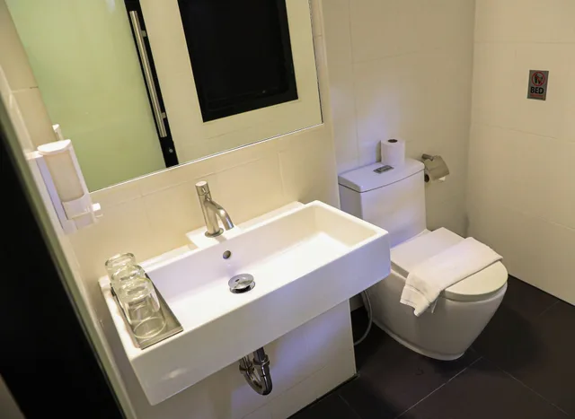 Room, Triple, 1 Double and 1 Single Bed, Adult Only، Bed Phrasingh Hotel Adults Only 2/3