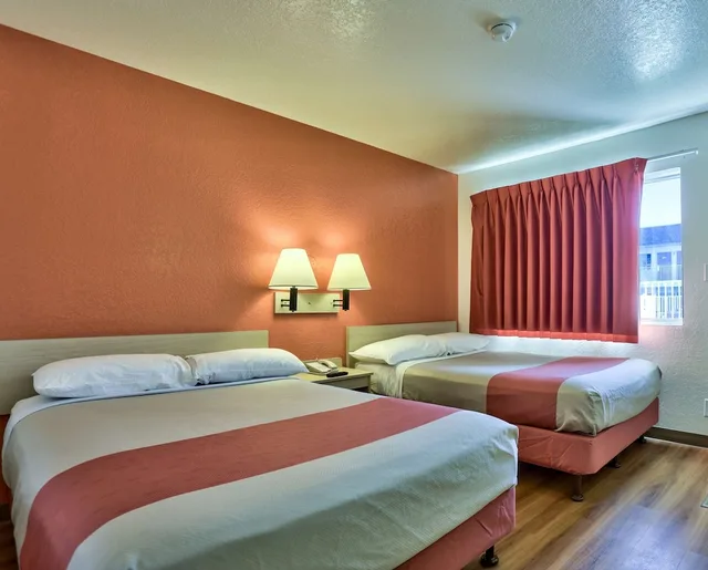 غرفة ديلوكس بسريرين مزدوجين، Motel6 Flagstaff, AZ - Butler 4/6