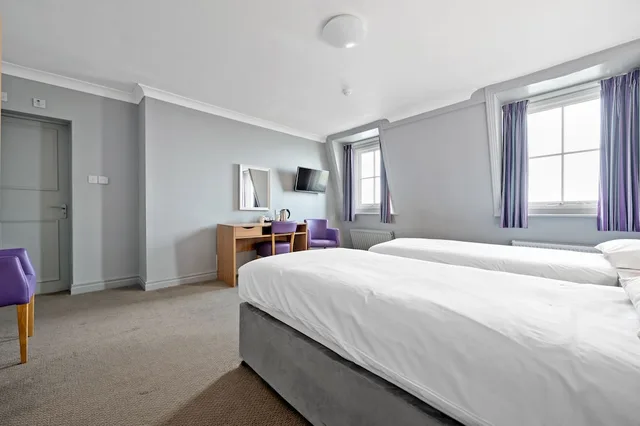 غرفة قياسية بسريرين منفصلين بإطلالة على البحر، Royal Hotel Whitby 2/4