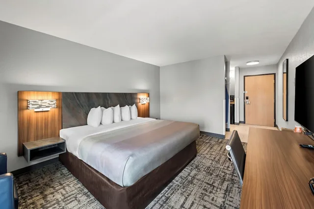 غرفة قياسية بسرير كينج، Quality Inn & Suites Manhattan 4/10