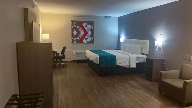 غرفة بسرير كينج للمدخنين، Motel6 Lake City, FL – Medical Center 7/10