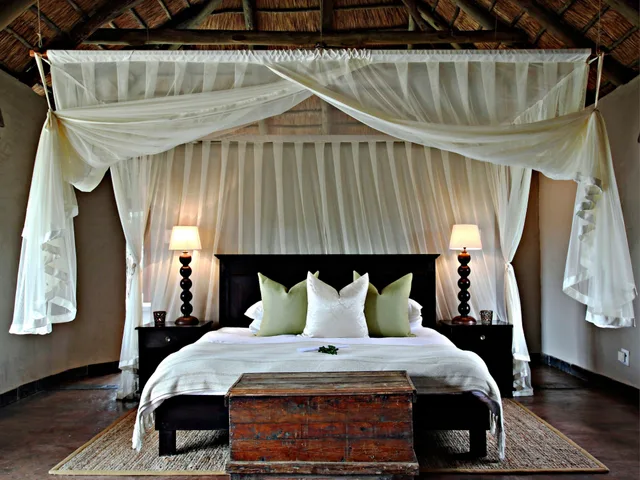 جناح فاخر بسريرين منفصلين، Hlosi Game Lodge 2/6