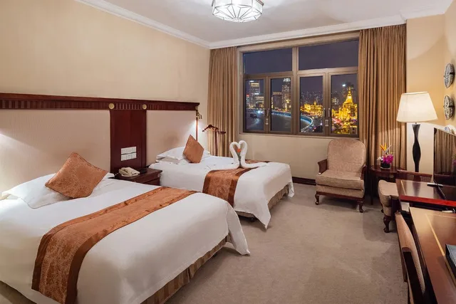 غرفة ديلوكس بسريرين منفصلين بإطلالة على النهر، Broadway Mansions Hotel 2/3