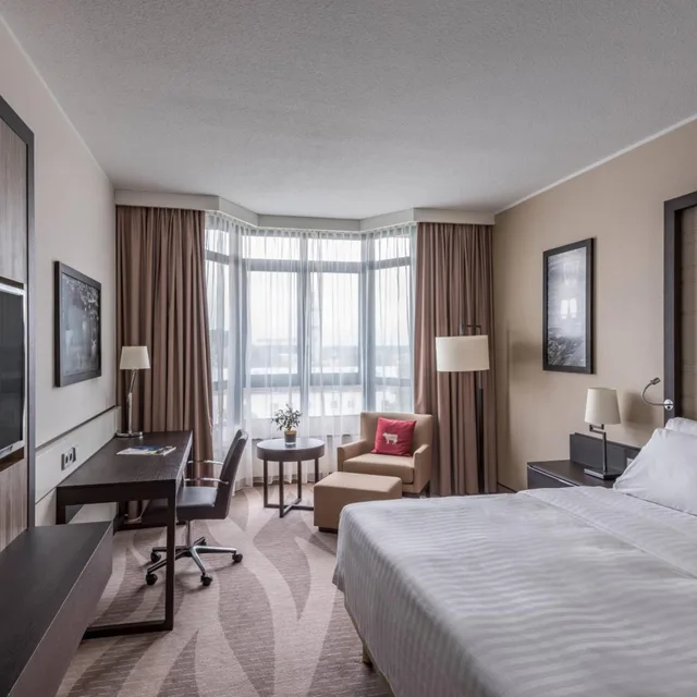 غرفة تنفيذية بسرير كينج وسرير كوين، Munich Airport Marriott Hotel 3/7