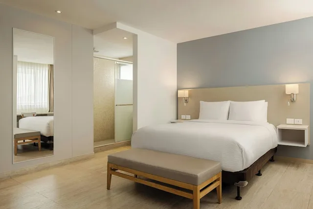 Deluxe, King Bed, Sofa, Mercure Santa Marta Emile 3/10