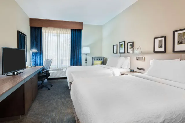 Standard, 2 Double Beds, Hilton Garden Inn Westbury 2/5