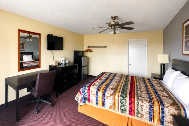 غرفة بسرير كينج للمدخنين، Deerfield Inn & Suites Arkansas Near Blytheville I 55 4/8