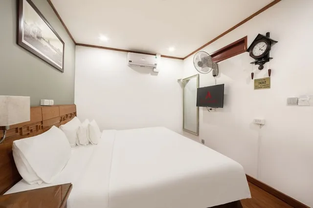 Standard, Queen Bed, A25 Hotel Phan Chu Trinh 3/7