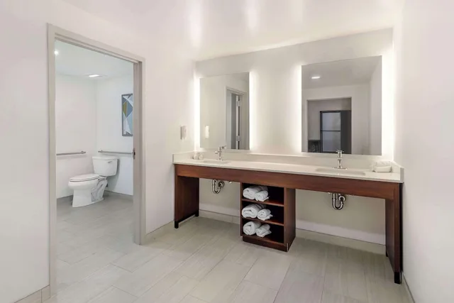 غرفة بسريرين كوين مع أريكة، Comfort Suites Titusville near Kennedy Space Center 9/9