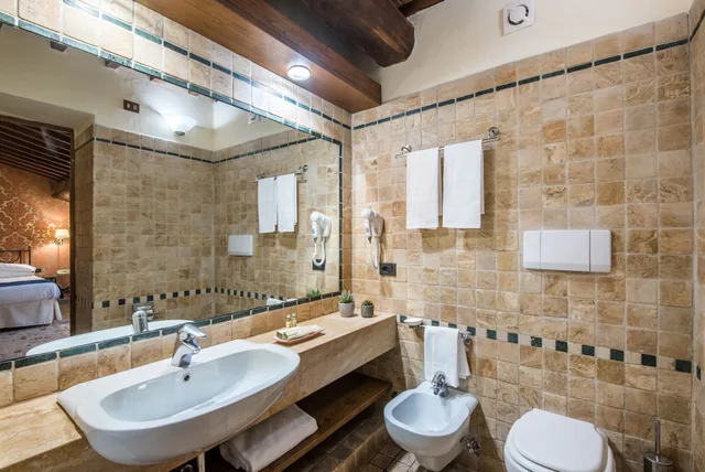 Classic, Double or Twin Bed, City View, Palazzo Squarcialupi 5/6