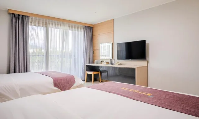 غرفة قياسية بسريرين منفصلين بإطلالة على الجبل، Seogwipo Worldcup Resort 4/6