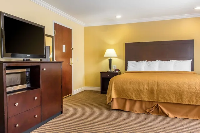 غرفة بسرير كوين لذوي الإعاقة، Quality Inn Near Mountain Creek 1/2