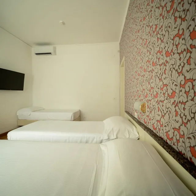 Room, Triple, Rosabianca 1/7