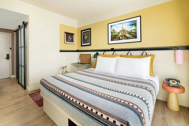 غرفة بسرير كينج، Moxy Allentown Downtown 1/6
