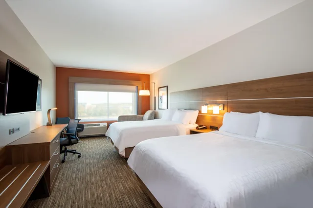 جناح لذوي الإعاقة، Holiday Inn Express & Suites Beloit 1/3