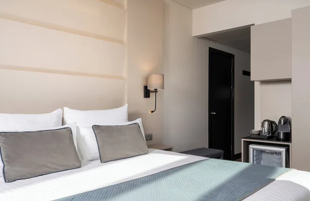 غرفة ديلوكس ثلاثية بثلاثة أسرّة، Leonardo Hotel Bucharest City Center (ex Golden Tulip Victoria) 3/10