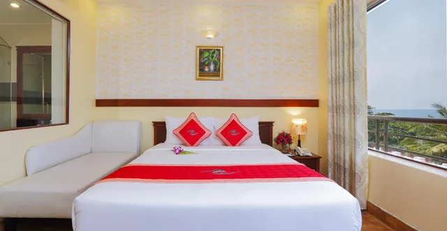 غرفة سوبيريور بسرير مزدوج بإطلالة على البحر، Kim Hoa Resort 1/3