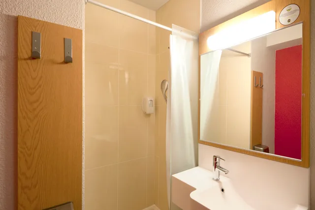 غرفة قياسية بسريرين منفصلين، B&B Hotel Grenoble Centre Alpexpo 5/6