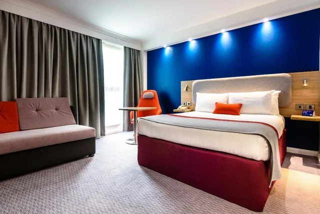 غرفة قياسية بسرير مزدوج بإطلالة على الفناء، Holiday Inn Express Portsmouth Gunwharf Quays 1/1