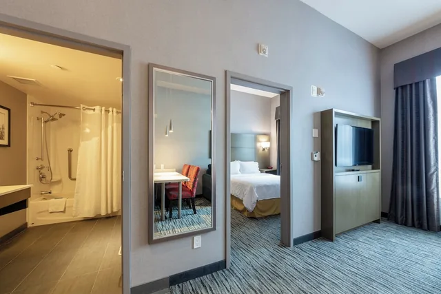 1 Bedroom, Suite, Queen Bed, Accessible, Holiday Inn Express Suites Riverport 2/3